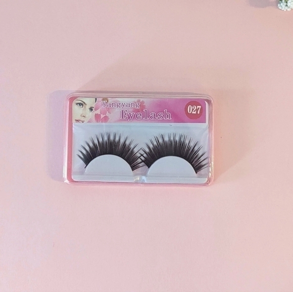 FREE with $20 Purchase | BRAND New | 2 pairs of False Eyelashes - Picture 2 of 4